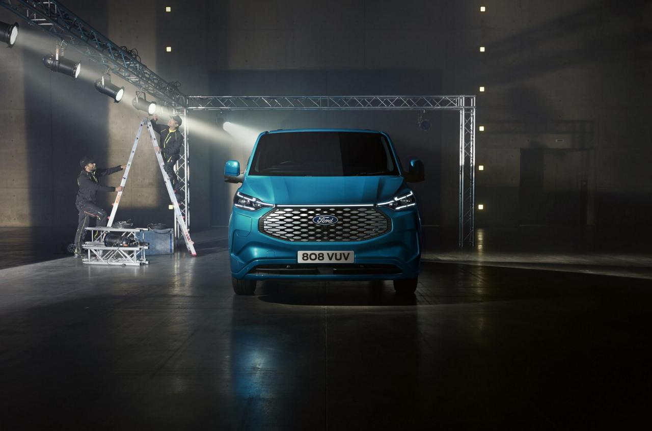 2022_FORD_E-TRANSIT_CUSTOM_01.jpg