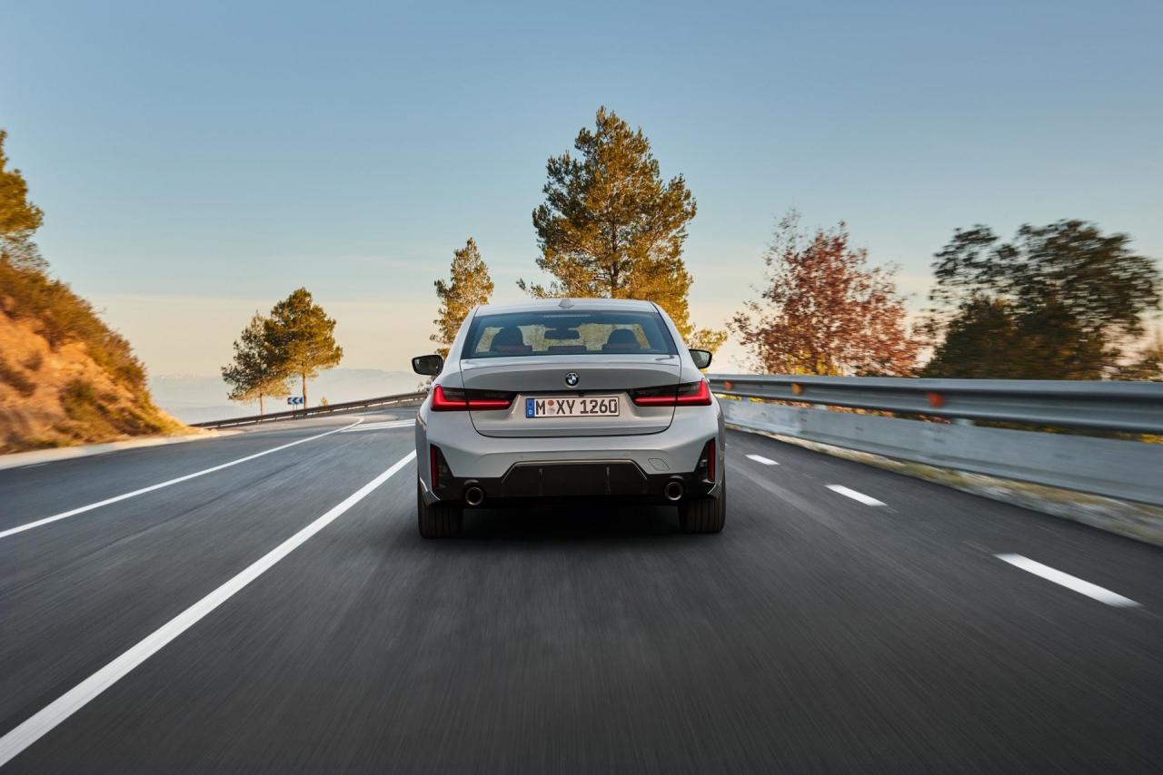 2023-BMW-3-Series-07.jpeg