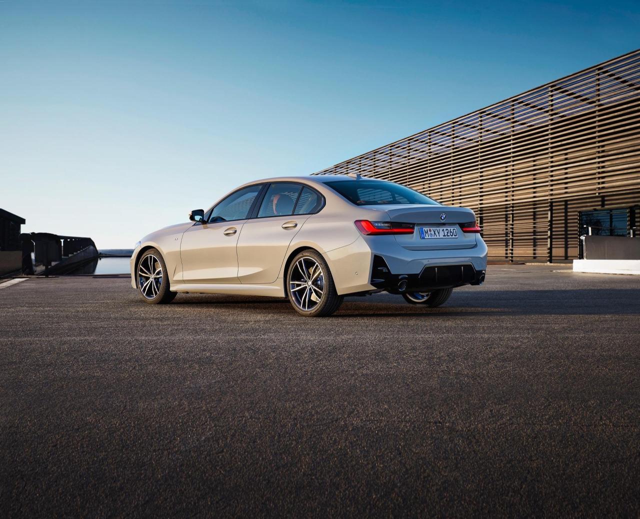 2023-BMW-3-Series-13.jpeg