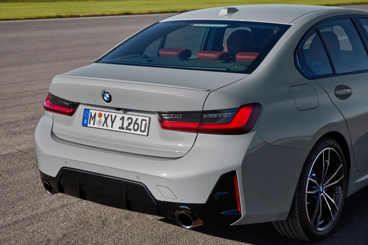 2023-BMW-3-Series-21.jpeg