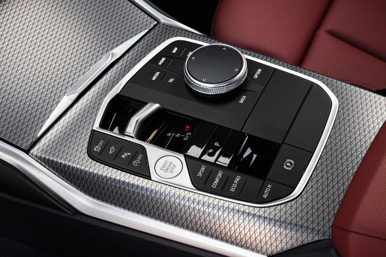 2023-BMW-3-Series-26.jpeg