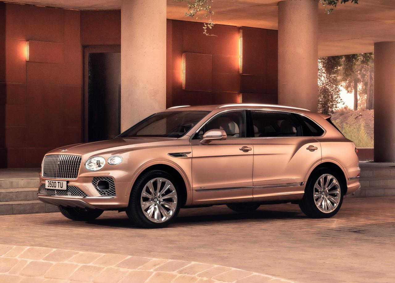 2023-Bentley-Bentayga-EWB-00006.jpg