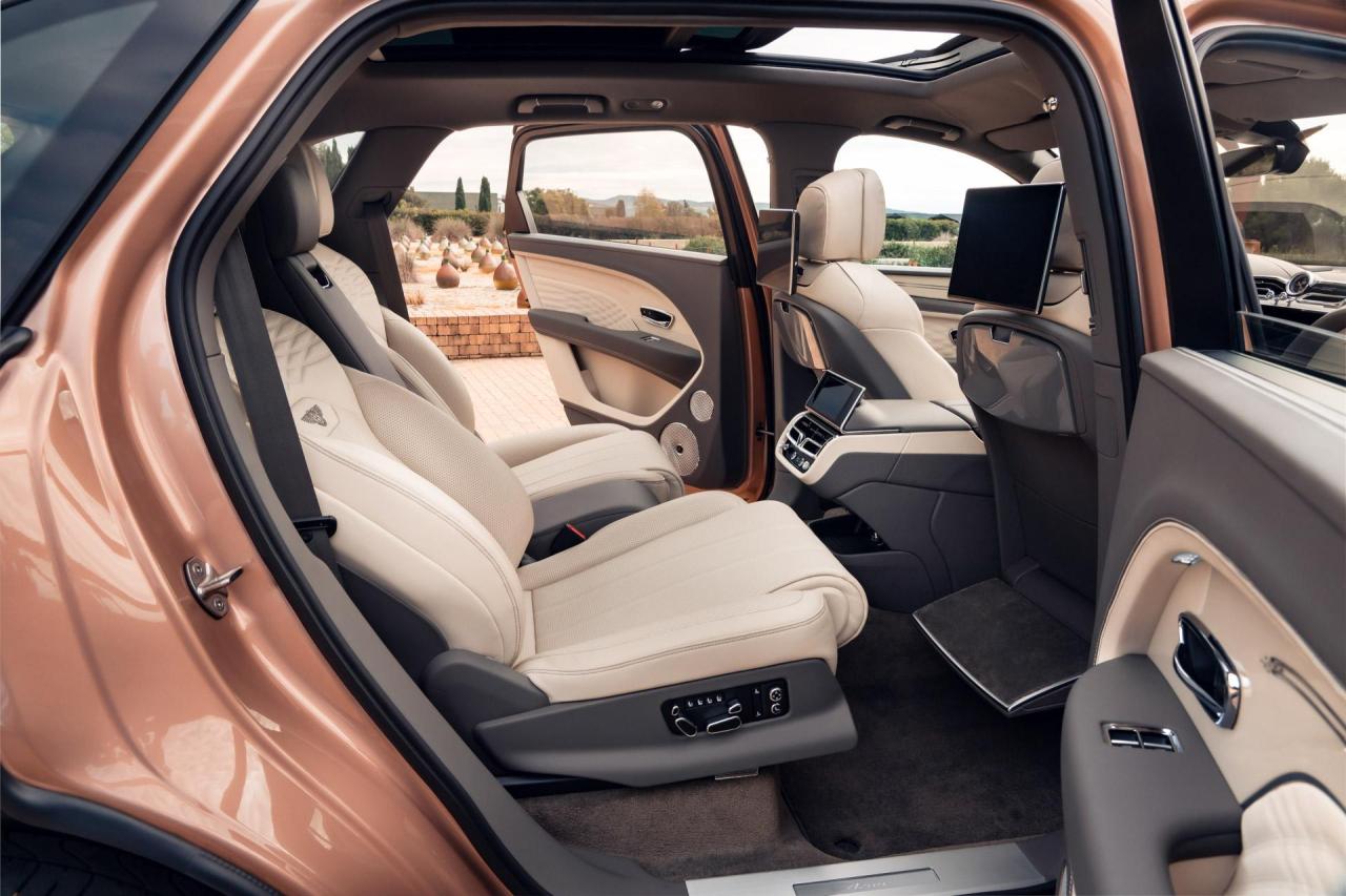 2023-Bentley-Bentayga-EWB-00016.jpg