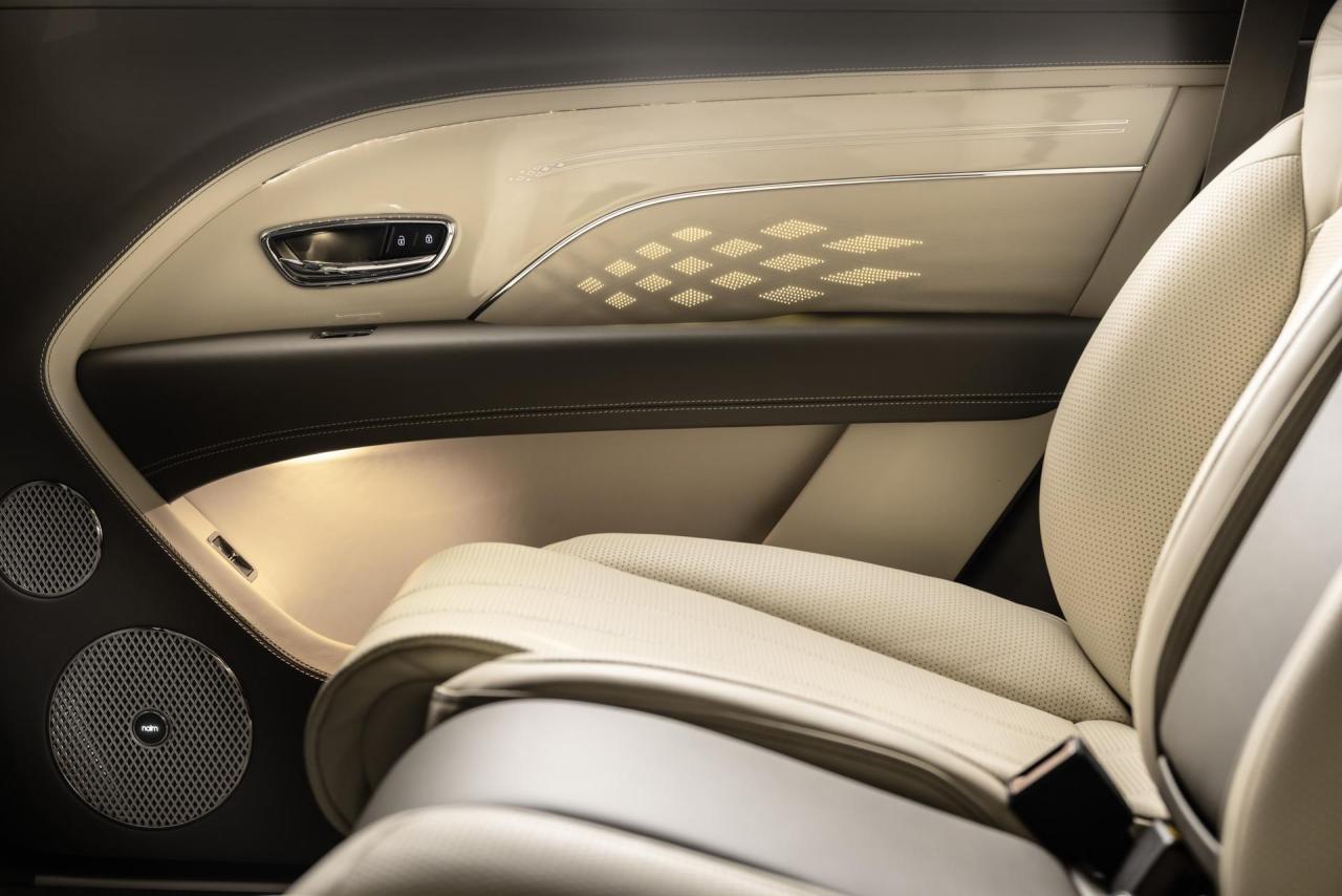 2023-Bentley-Bentayga-EWB-00017.jpg