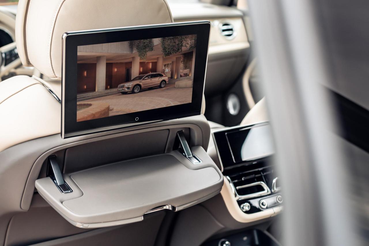 2023-Bentley-Bentayga-EWB-00022.jpg