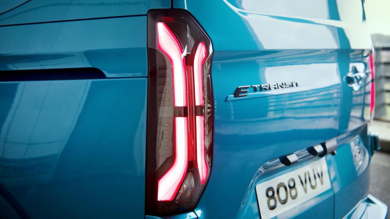 2023-Ford-E-Transit-Custom-15.jpg