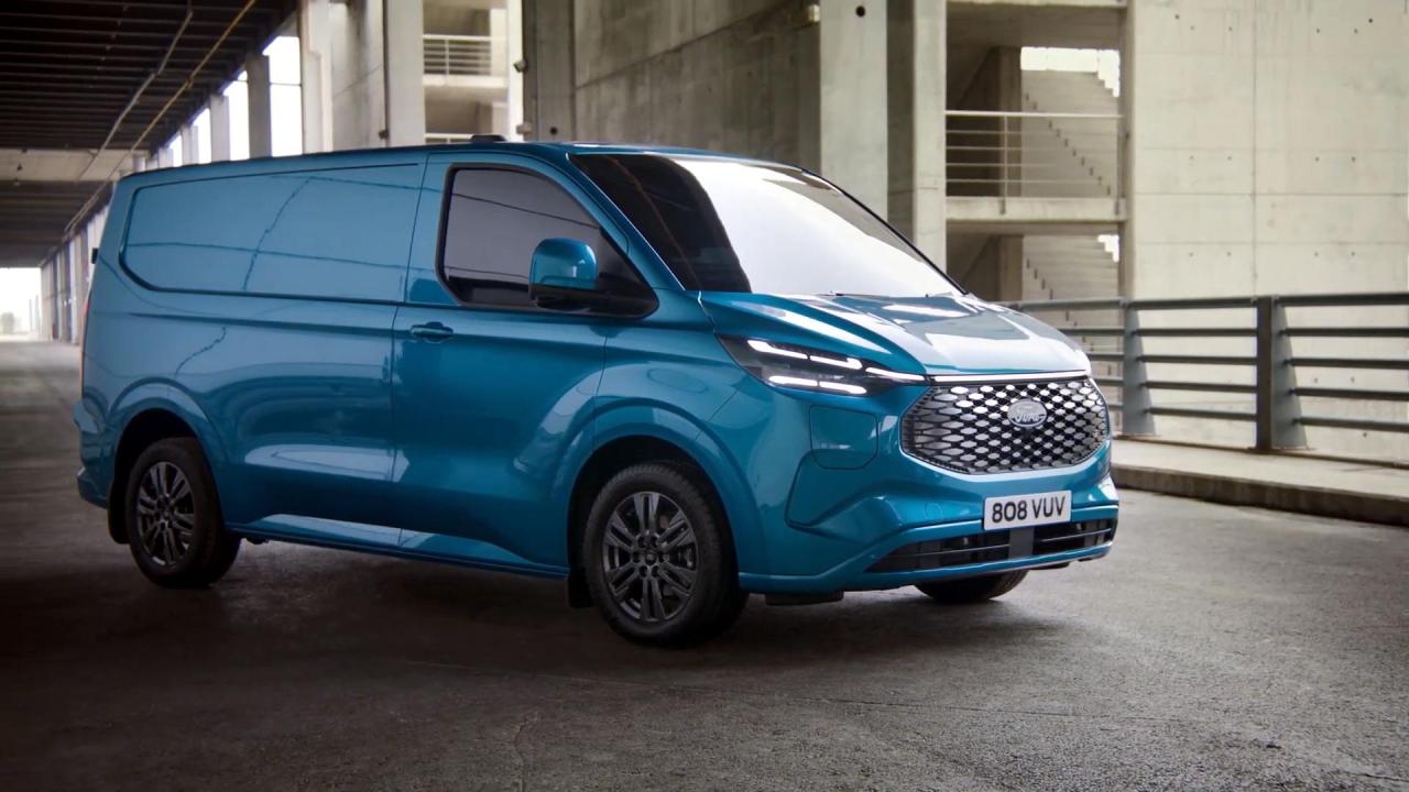 2023-Ford-E-Transit-Custom-2.jpg
