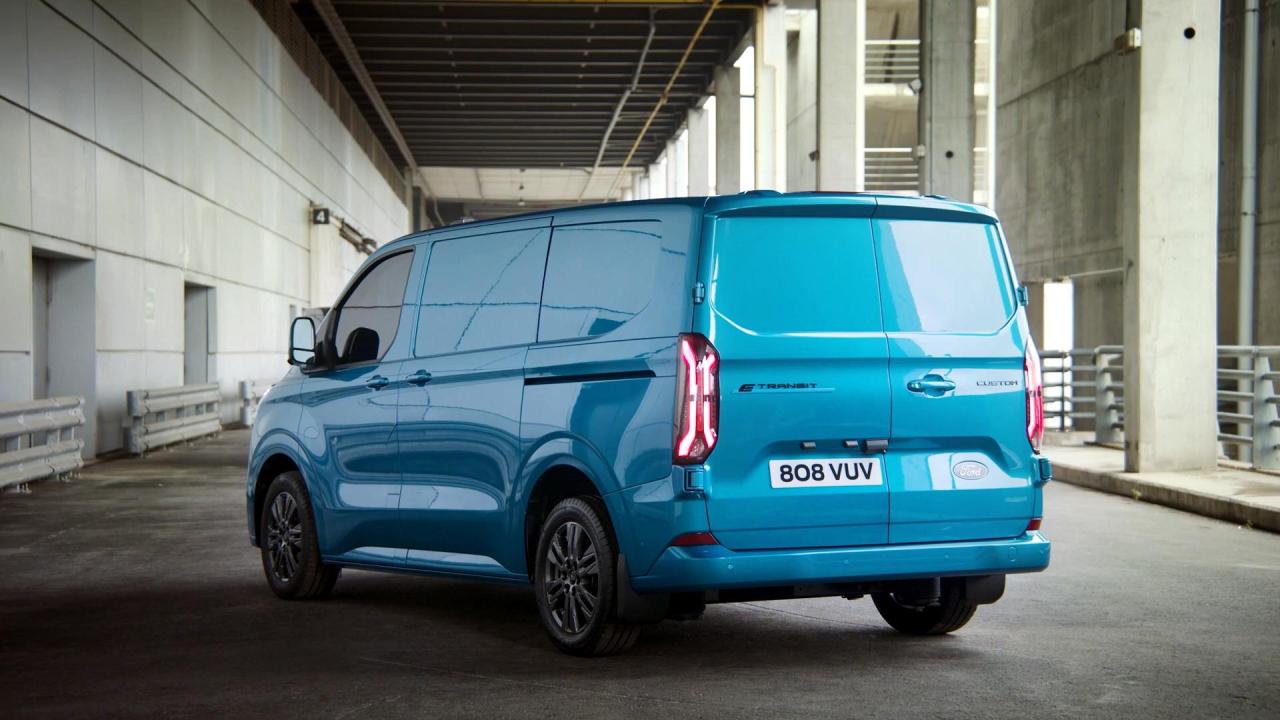 2023-Ford-E-Transit-Custom-4.jpg