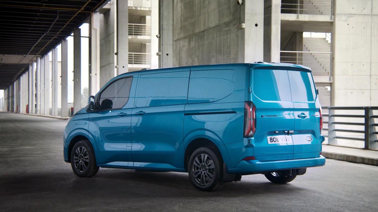 2023-Ford-E-Transit-Custom-5.jpg