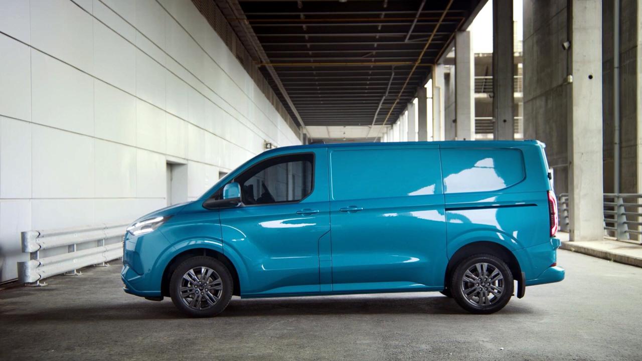 2023-Ford-E-Transit-Custom-8.jpg