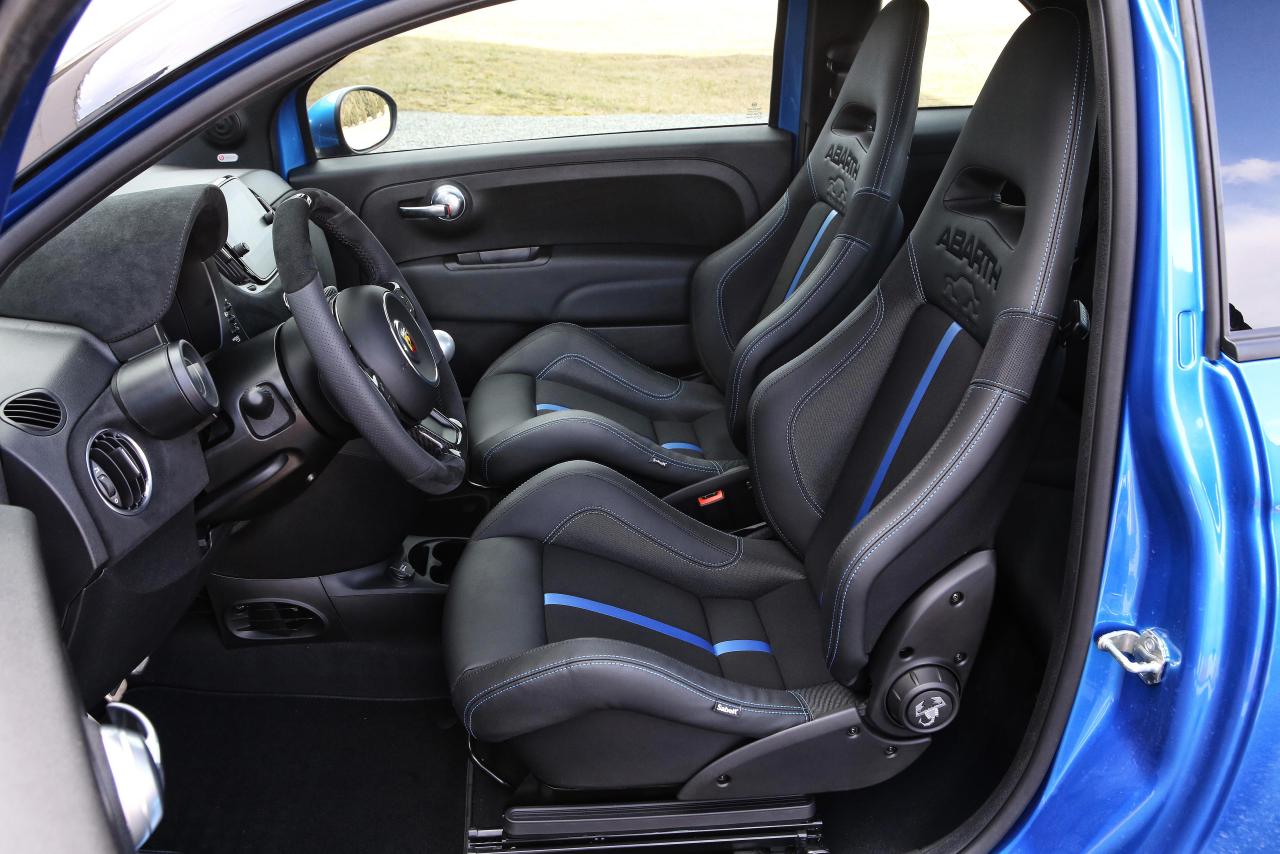 2117572782_24_NewAbarth695Tributo131rally.thumb.JPG.a4e19567da63958f21aeae23b49ba79a.JPG