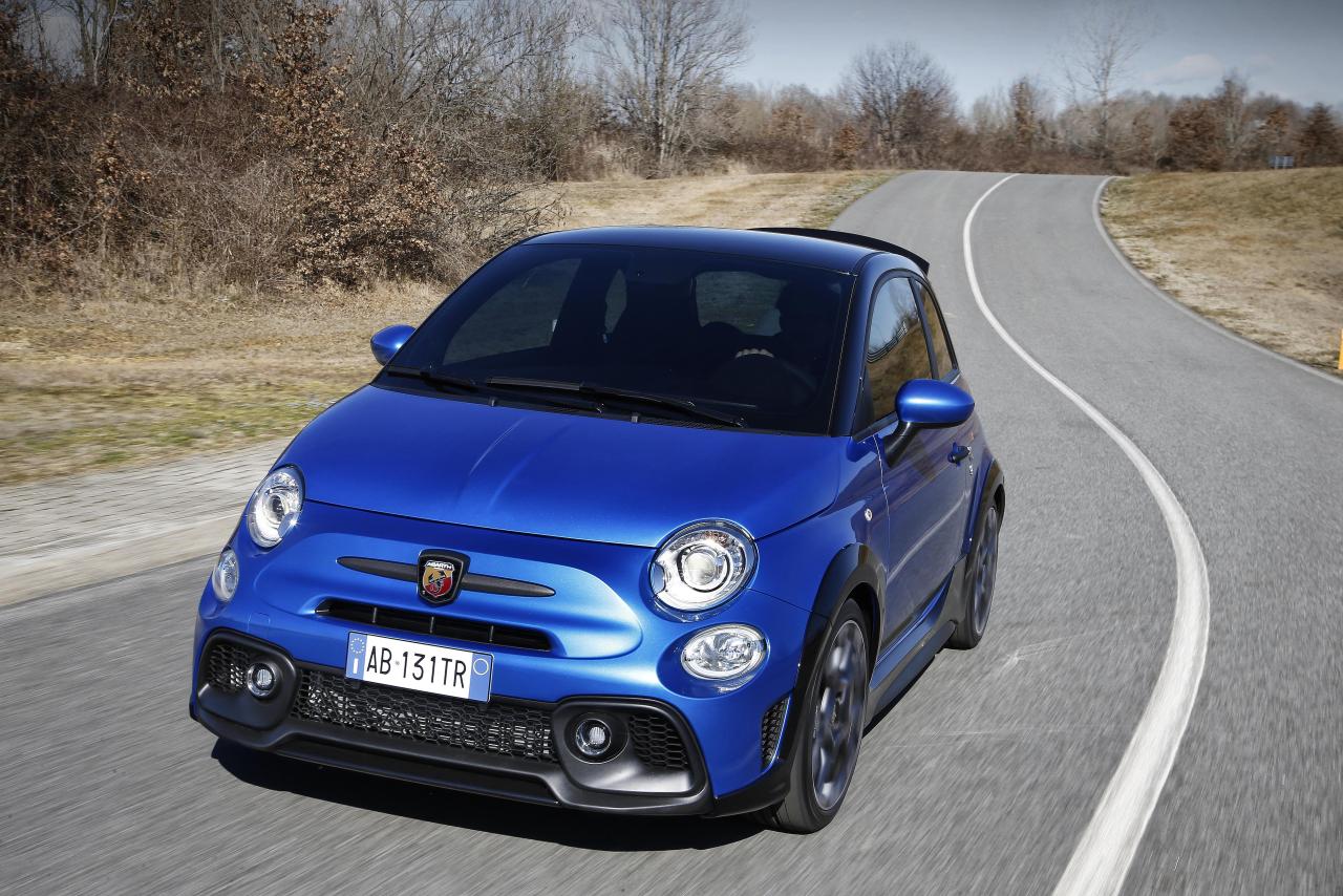 597573120_19_NewAbarth695Tributo131rally.thumb.JPG.3ded11080d59f4c348b0fb825b6c766e.JPG