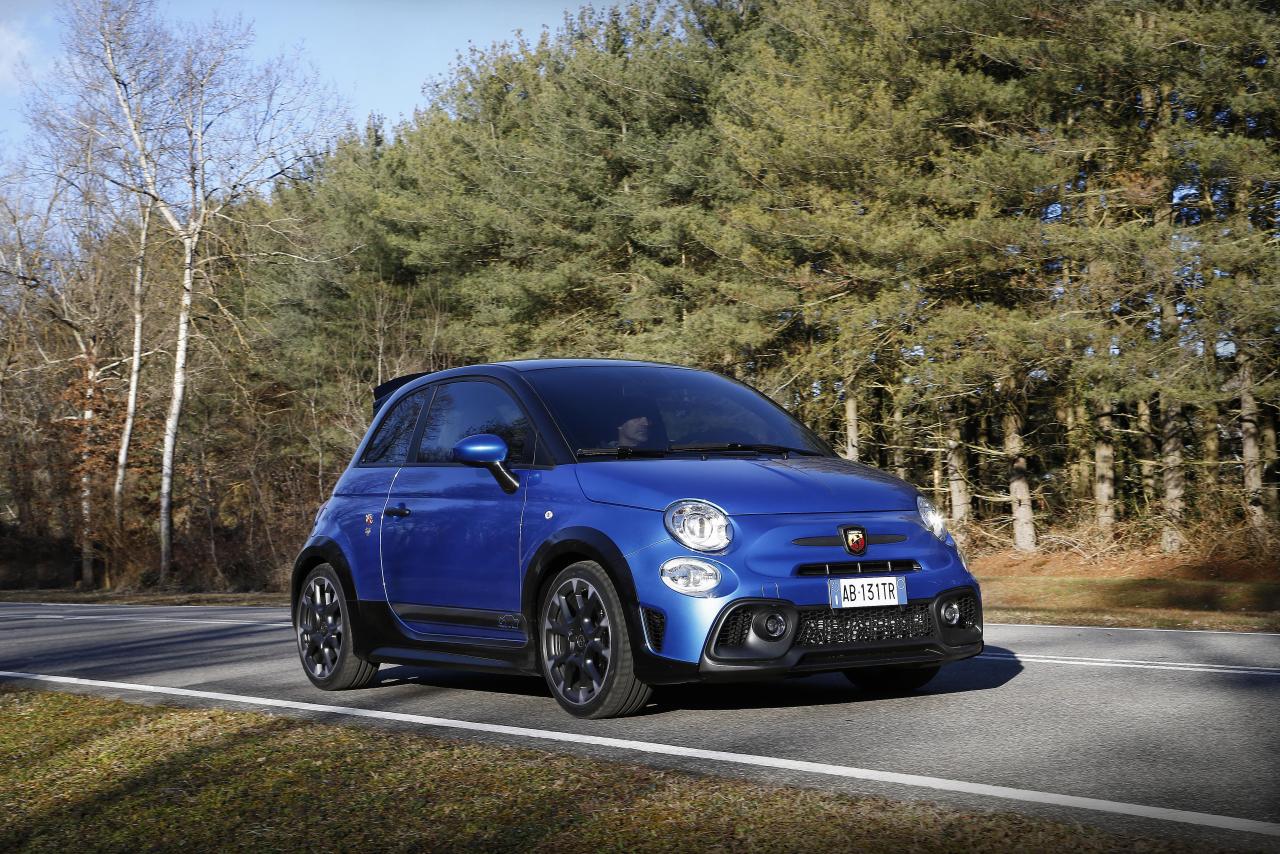 779435536_13_NewAbarth695Tributo131rally.thumb.jpg.57d4a7e0dbd5aa528e7eb6eaf291e36c.jpg