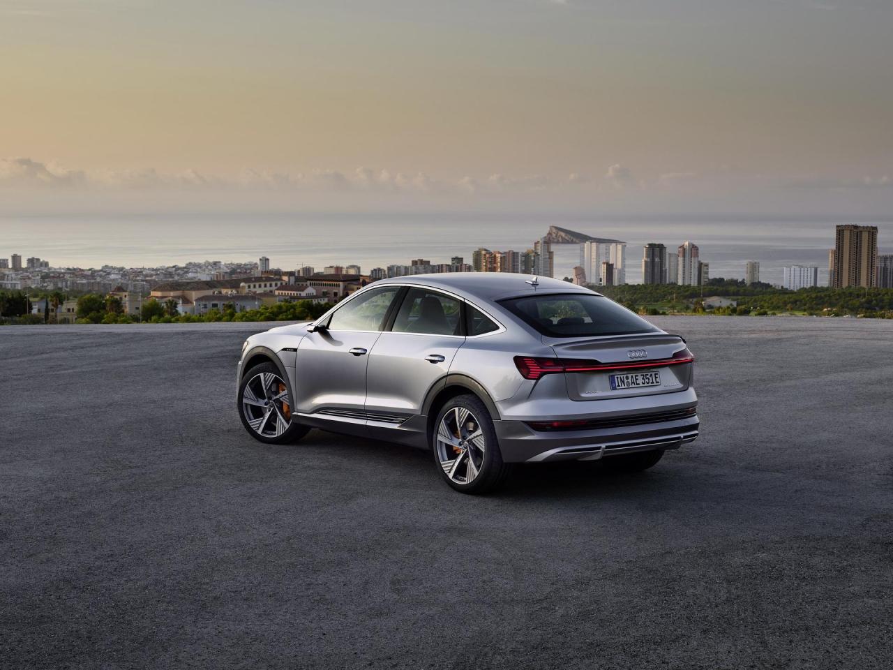 Audi-E-Tron-Sportback-113.thumb.jpg.3c0331f38cef1207a364deeb6bdd12c6.jpg