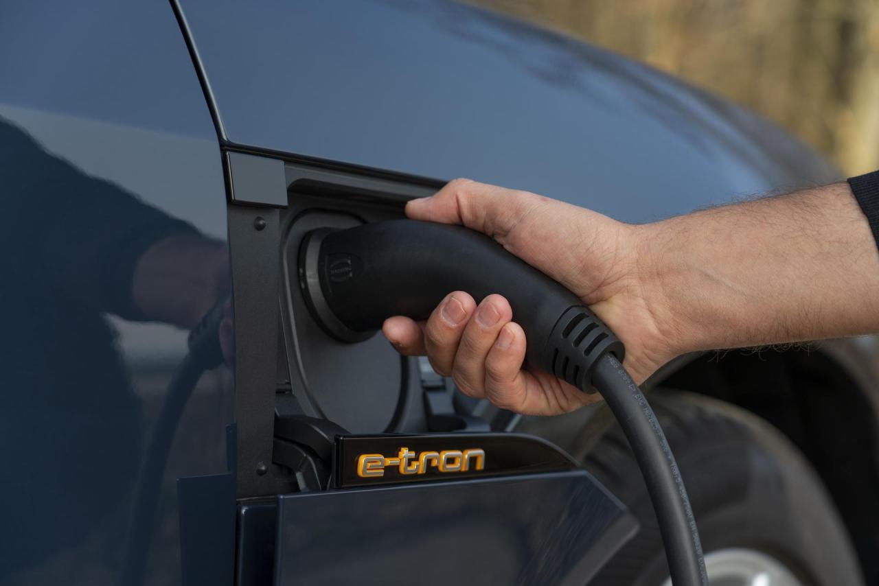 Audi-E-Tron-Sportback-72.thumb.jpg.90e0c5dcf5f61d0380e758ef9dff22bd.jpg