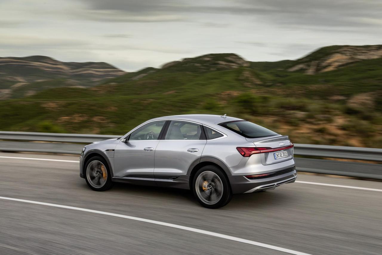 Audi-E-Tron-Sportback-87.thumb.jpg.5b027bfad94c7d1ea4ec14e34f8f90c2.jpg