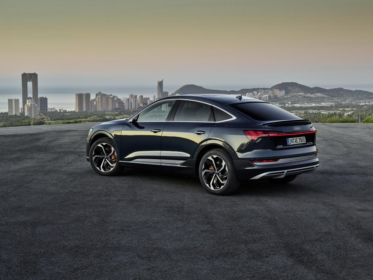 Audi-E-Tron-Sportback-95.thumb.jpg.8921a55c512949cba28d9ff89b884af0.jpg
