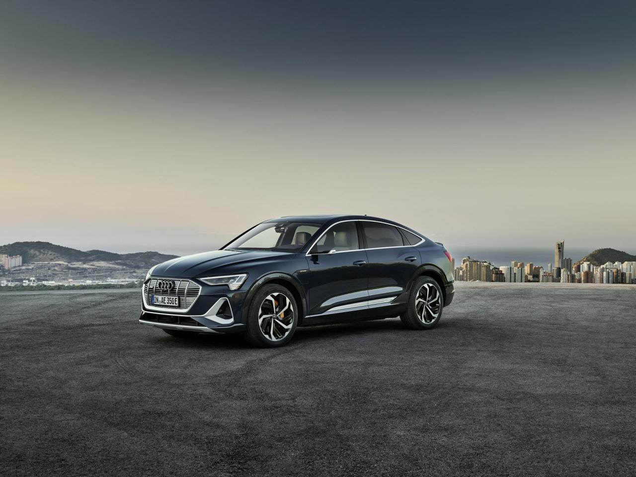 Audi-E-Tron-Sportback-96.thumb.jpg.dac31d31350e5ba25e7aa371b2f07b22.jpg