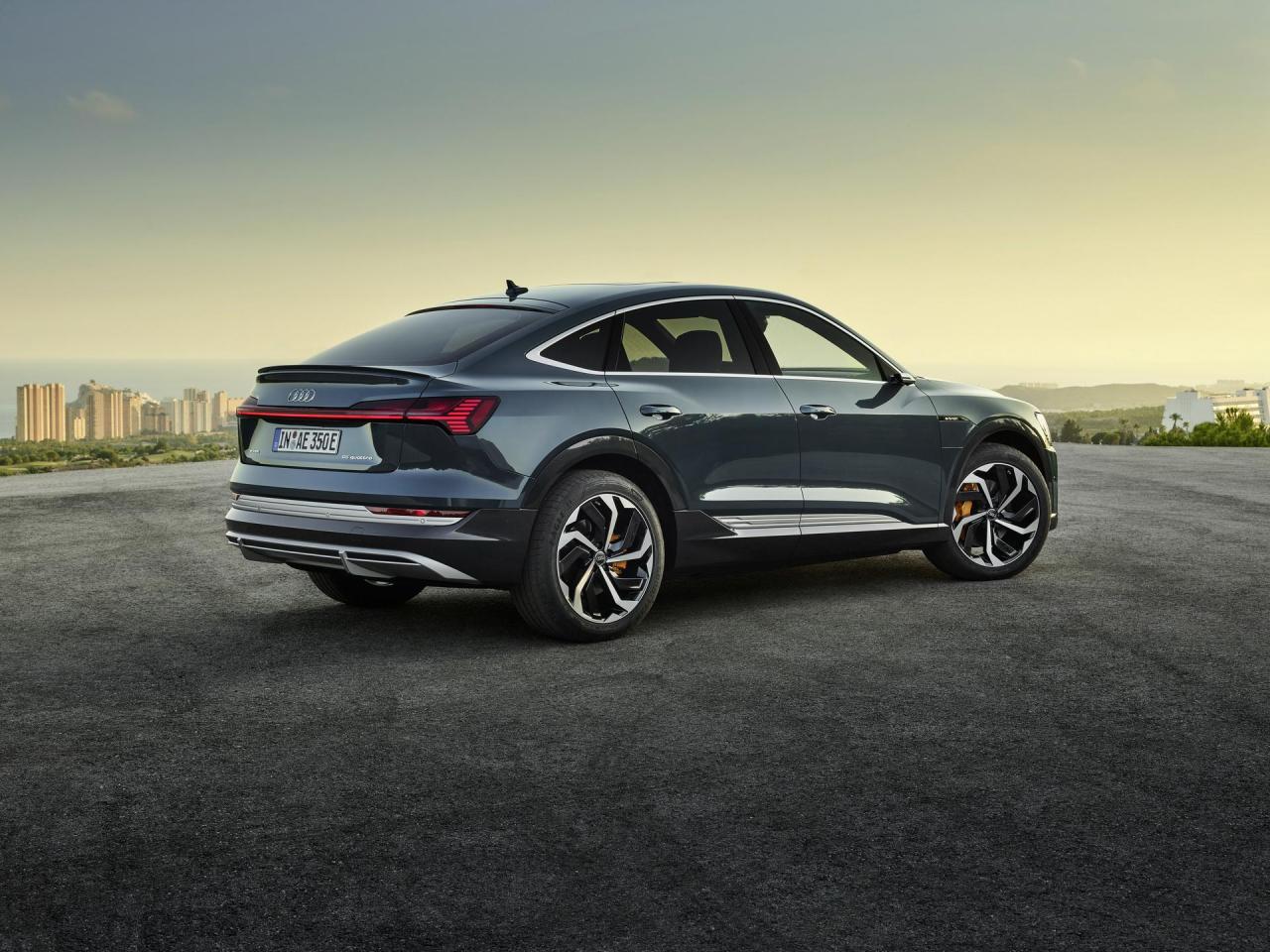 Audi-E-Tron-Sportback-99.thumb.jpg.e99136536ac2259c2698fd1fabf5a870.jpg