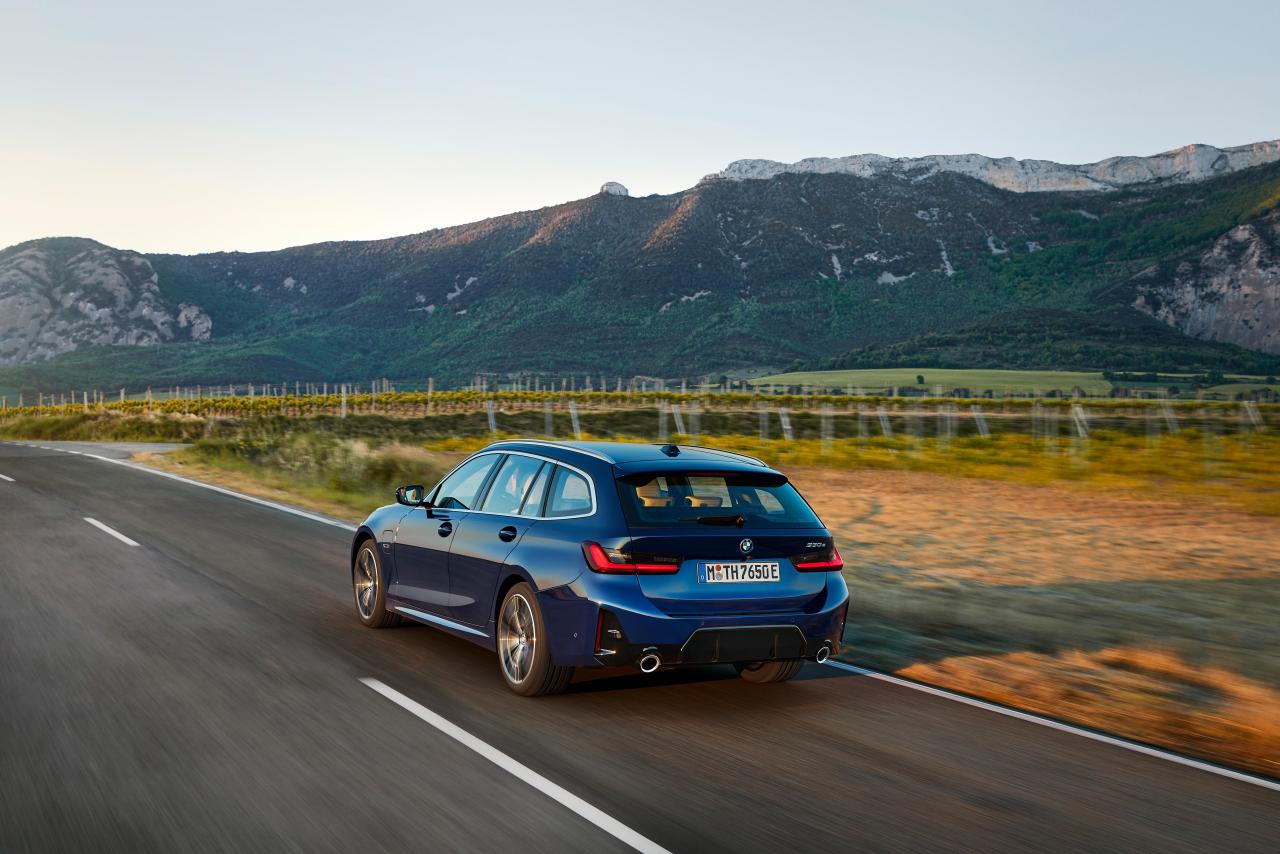 P90462522_highRes_the-new-bmw-330e-tou.jpg