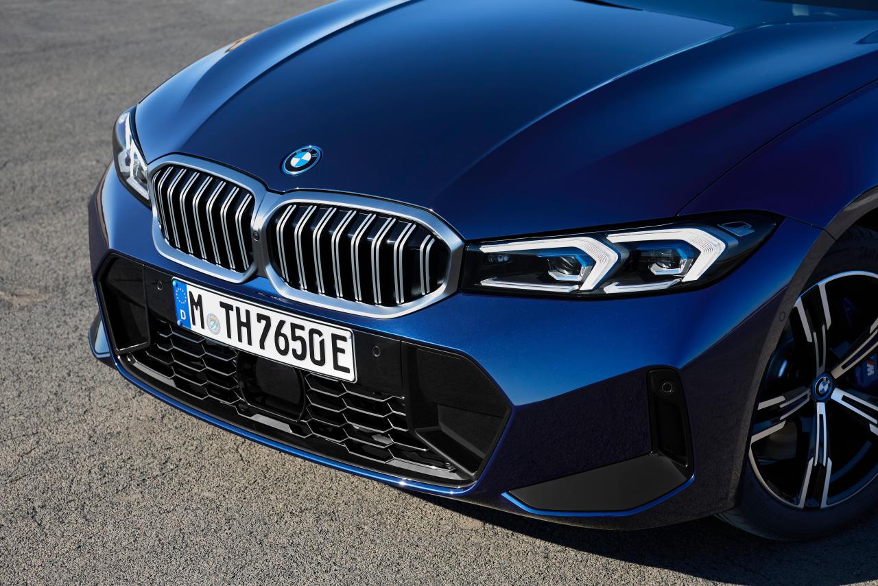 P90462548_highRes_the-new-bmw-330e-tou.jpg