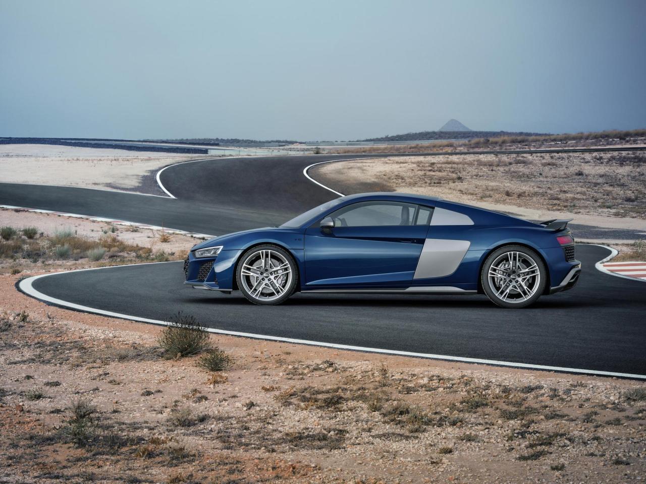 c8093730-2019-audi-r8-range-mega-gallery-69.thumb.jpg.31843dd8fdd9cba471fd83c790c0d0bd.jpg