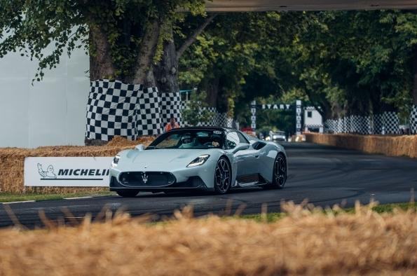 19804-03MaseratiMC20CieloatGoodwoodFestivalofSpeed2022.jpg.6f18122f8b3fa6c8dad3b9a7c25dcaa5.jpg