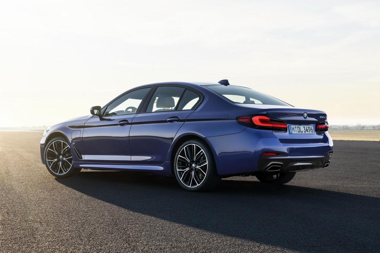 2021-BMW-5-Series-Facelift-36.thumb.jpg.ff85f0c69e31320d856497cde1cf9760.jpg