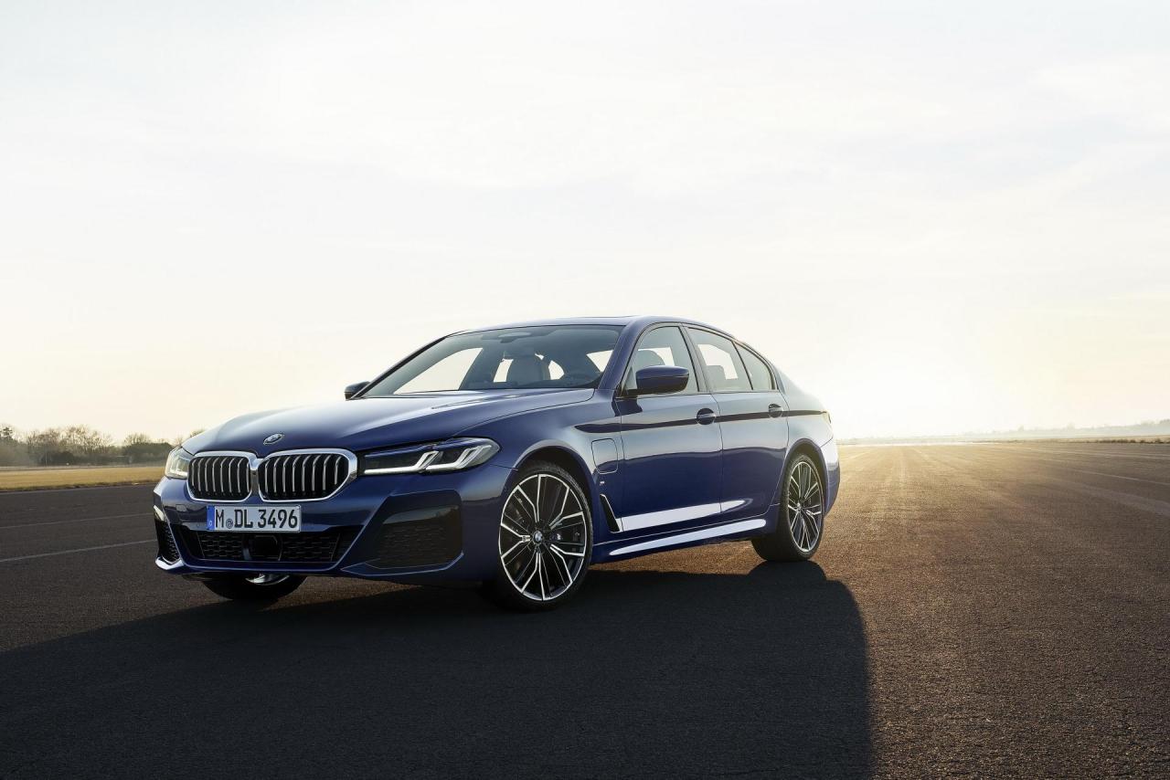 2021-BMW-5-Series-Facelift-39.thumb.jpg.274daa5a1f773b985e6232cb531c5ad2.jpg
