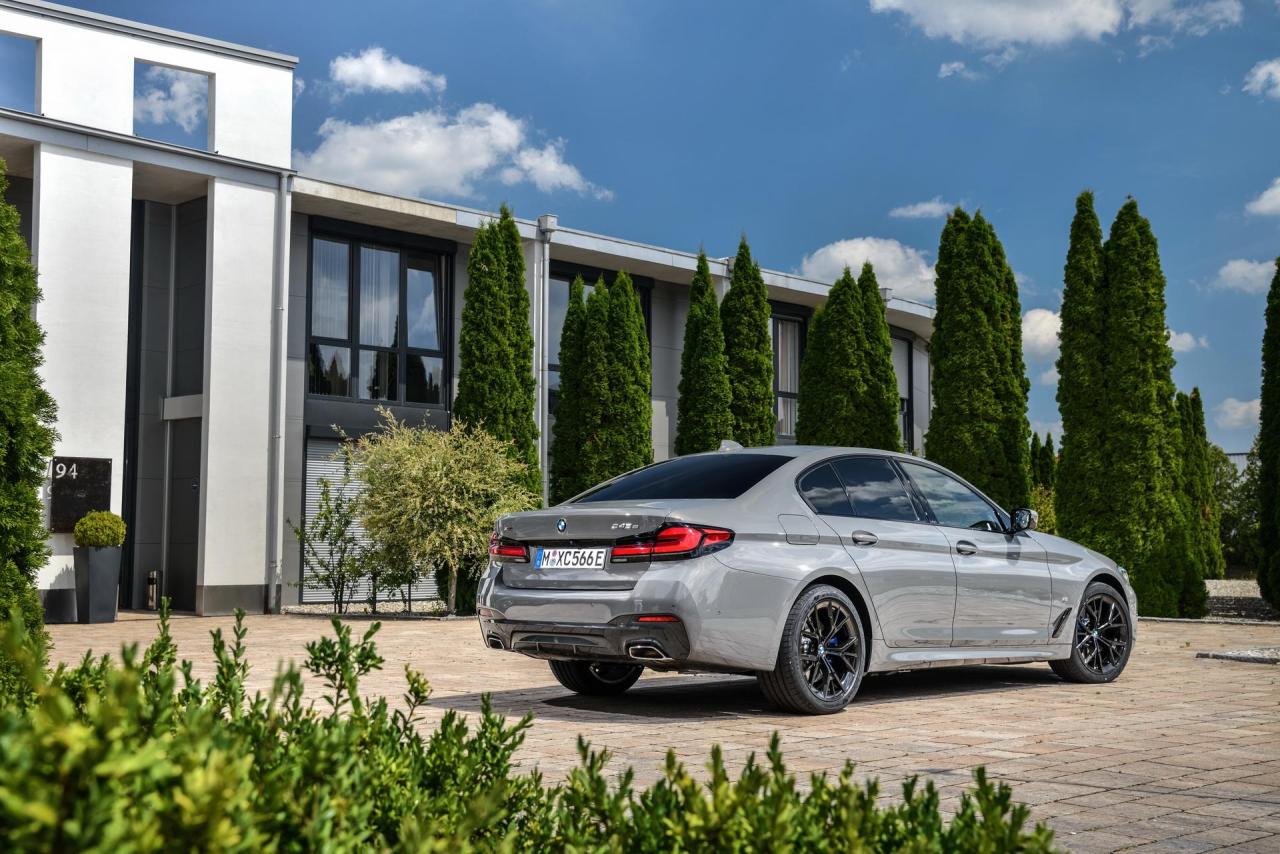 2021-BMW-545e-xDrive-PHEV-14.thumb.jpg.68ec034ec1f30c71a2b7ec4336195d47.jpg