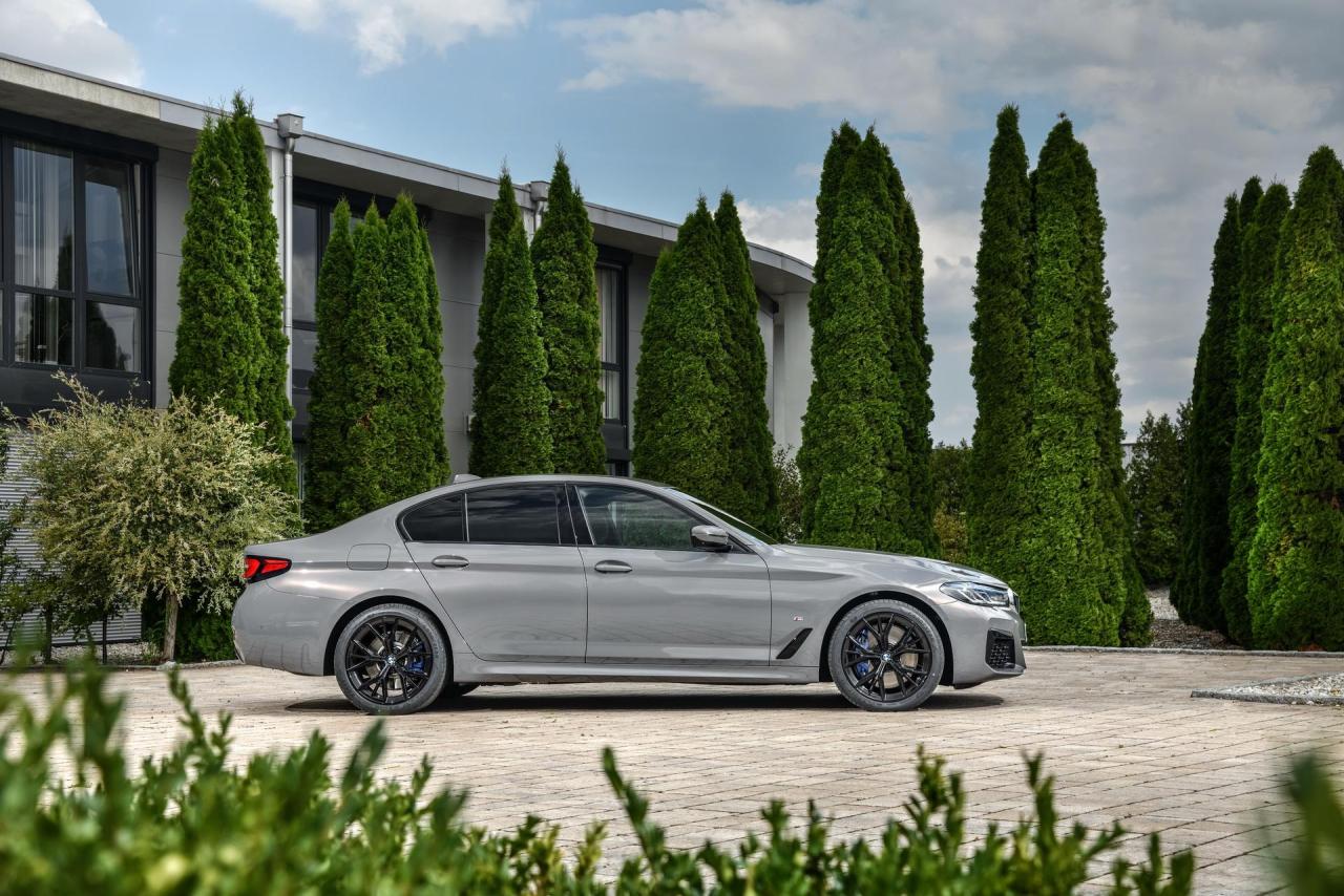 2021-BMW-545e-xDrive-PHEV-16.thumb.jpg.c22295d175f4ffd77f330fca41641732.jpg