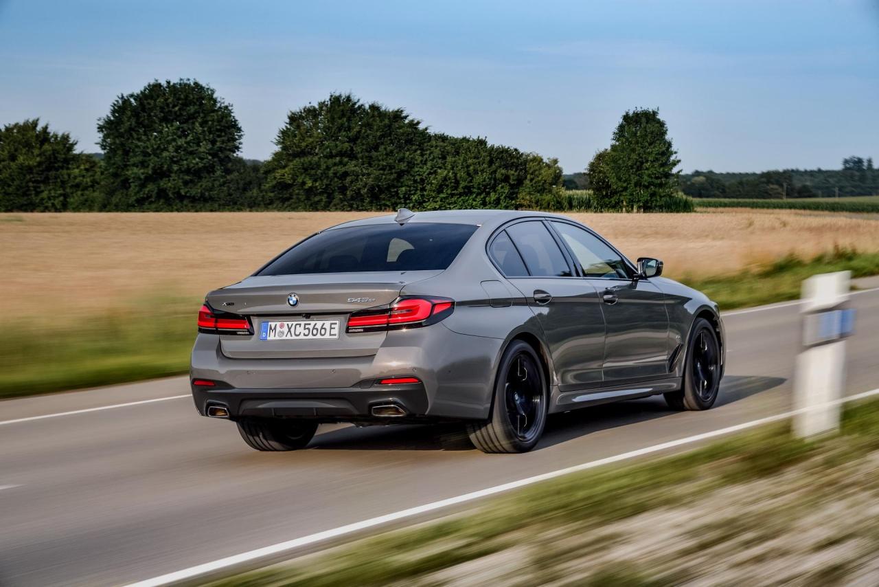 2021-BMW-545e-xDrive-PHEV-50.thumb.jpg.ede9bd65b7420b1ad2ed4653775e7418.jpg