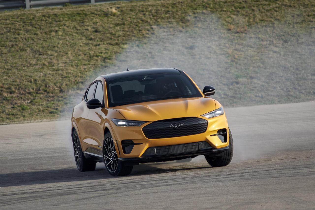 2021-Mustang-Mach-E-GT-04.thumb.jpg.b7c3b85d2a9054975bc306b4fea09cd4.jpg