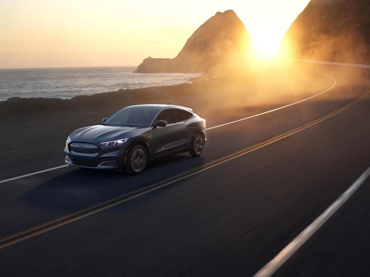 2021-ford-mustang-mach-e-2.thumb.jpg.3c6200039596189389994544bc4df286.jpg