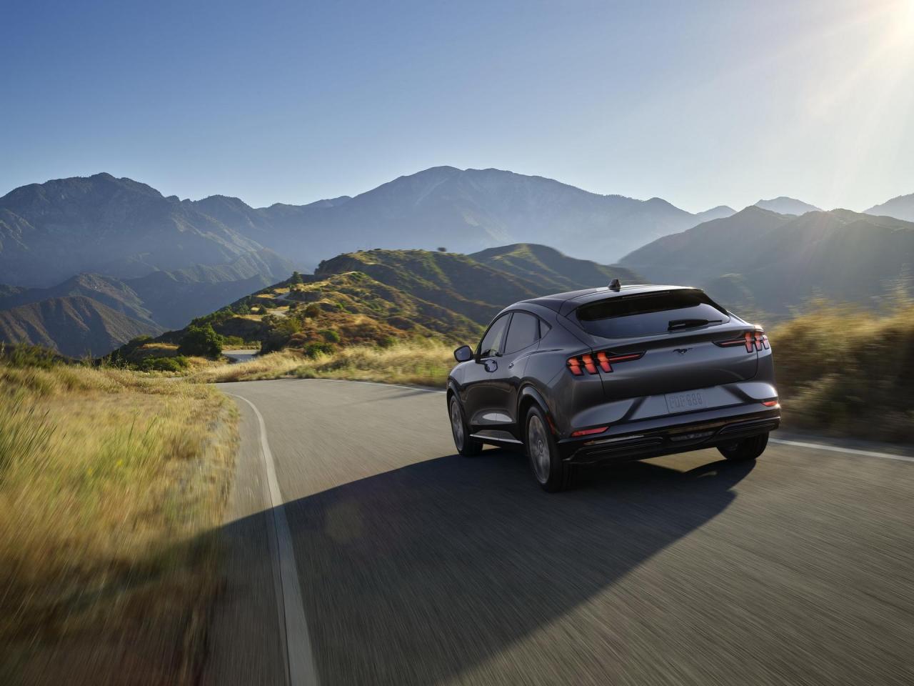 2021-ford-mustang-mach-e-3.thumb.jpg.48b2f996de47a4c44221910984ea13fa.jpg