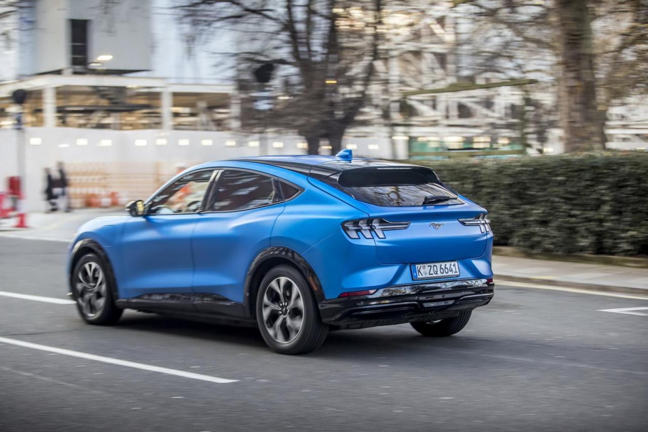 2021-ford-mustang-mach-e-europe-3.thumb.jpg.04598cb9963775fedf3cf8c94f619e20.jpg