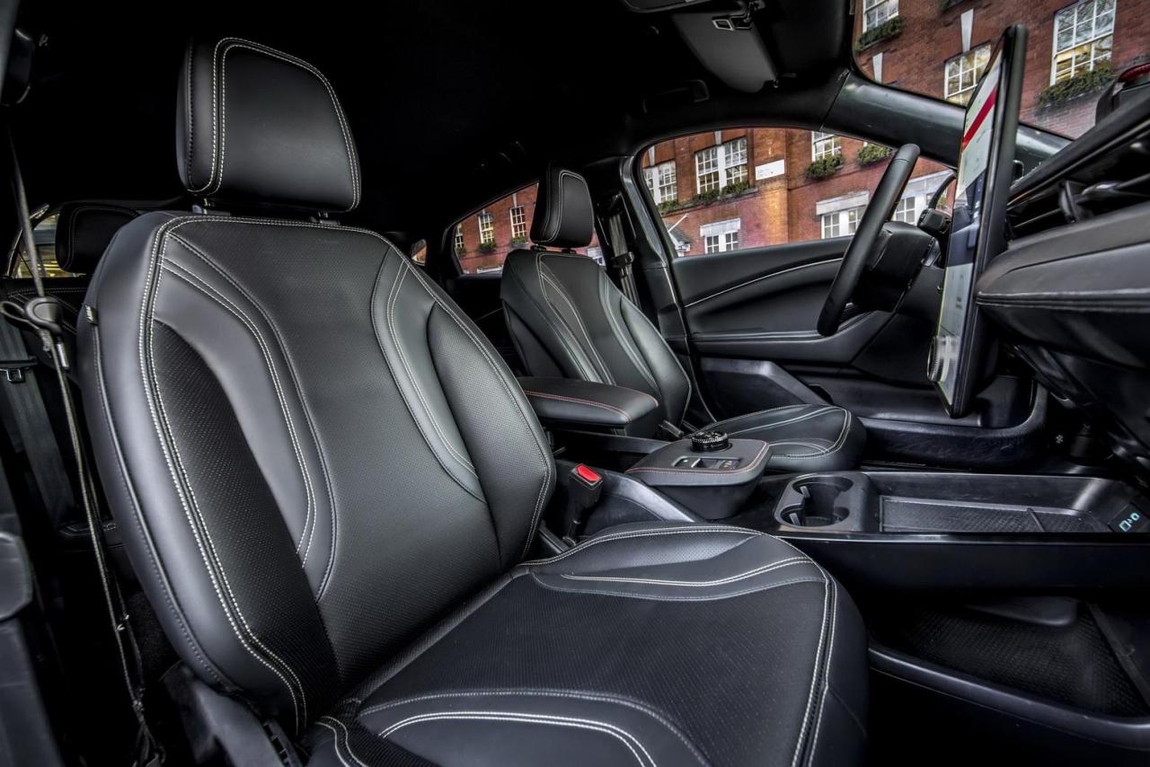 2021-ford-mustang-mach-e-europe-5.thumb.jpg.a55ab7c2e5c711205fc9dab956988b9c.jpg