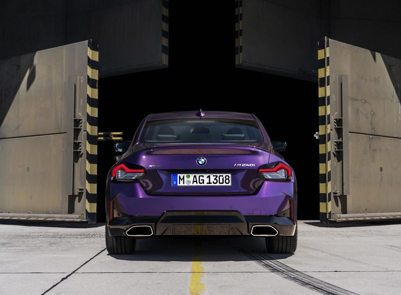 2022-BMW-2-Series-Coupe-M240i-230i-35.thumb.jpg.7a6c9731323494192b80c88760a65873.jpg