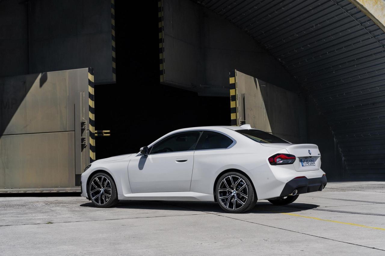 2022-BMW-2-Series-Coupe-M240i-230i-59.thumb.jpg.c3e1a99ac2b58122140b0e1ae3236c79.jpg