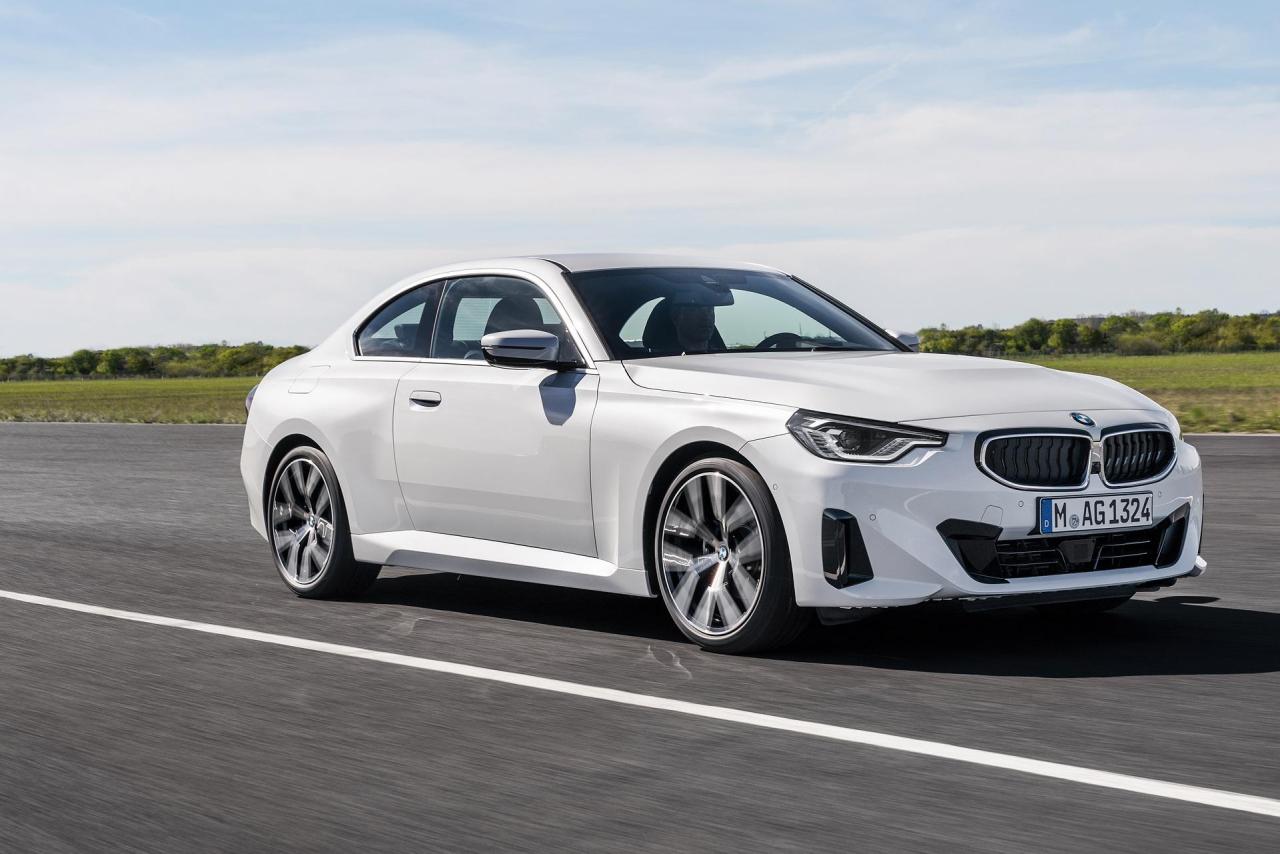 2022-BMW-2-Series-Coupe-M240i-230i-69.thumb.jpg.5ff713c4f9a2594be7f84912a29be4fa.jpg