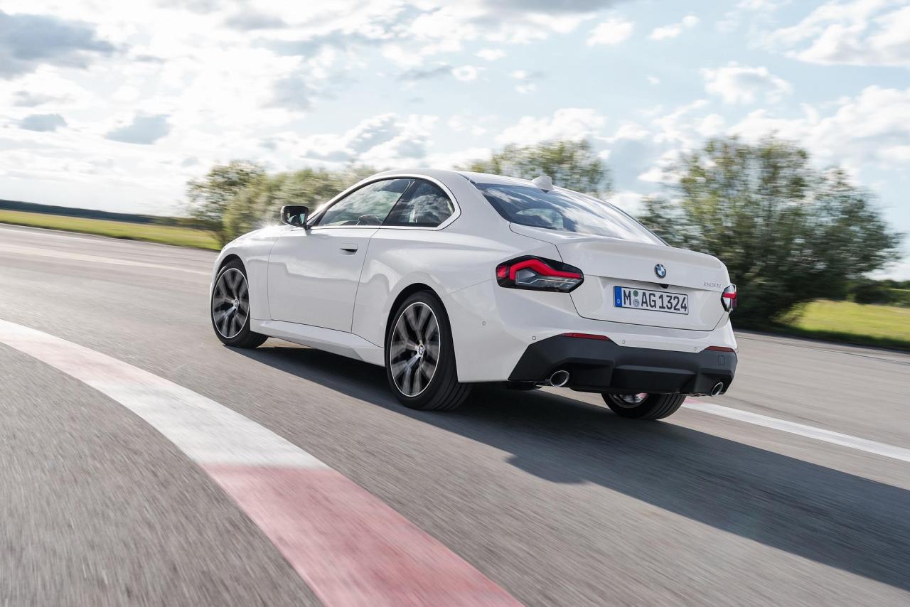 2022-BMW-2-Series-Coupe-M240i-230i-74.thumb.jpg.88664b92ccec763985fa8e7f4c5b3a6f.jpg