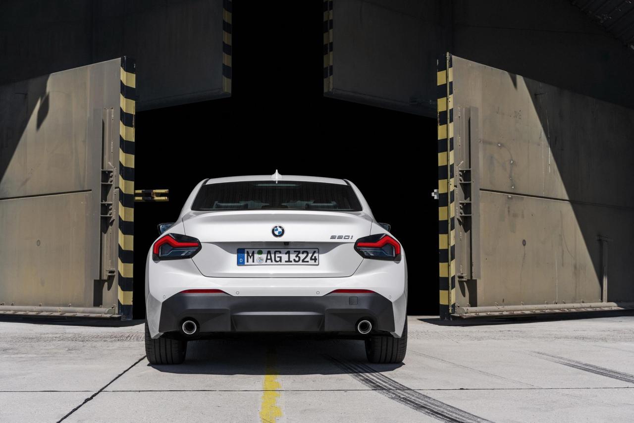 2022-BMW-2-Series-Coupe-M240i-230i-75.thumb.jpg.db4d18b5fd8329bae2092ad2ceeb96a7.jpg