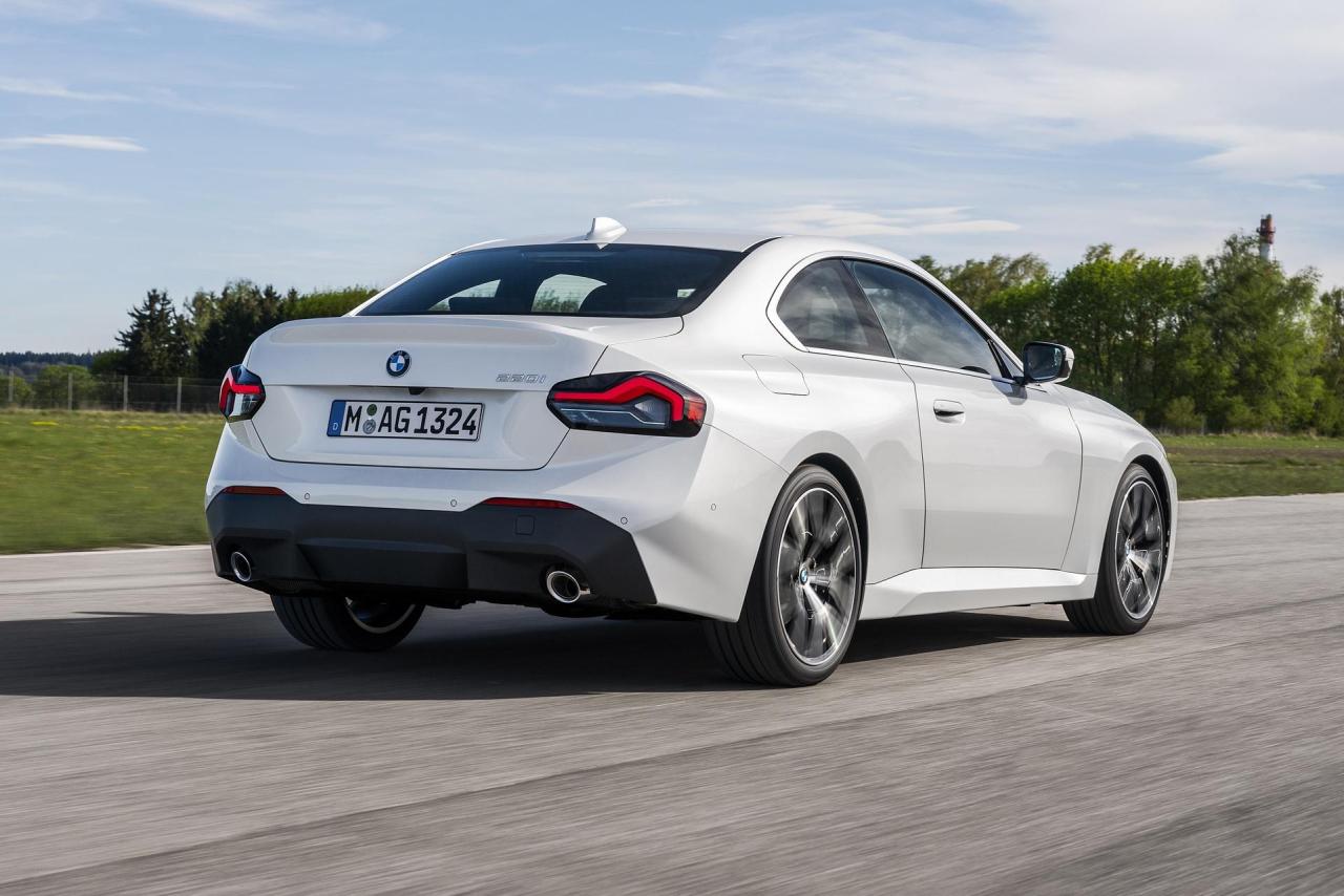 2022-BMW-2-Series-Coupe-M240i-230i-78.thumb.jpg.7fcc67fdd58aefa4a06fac9e5dd148f7.jpg
