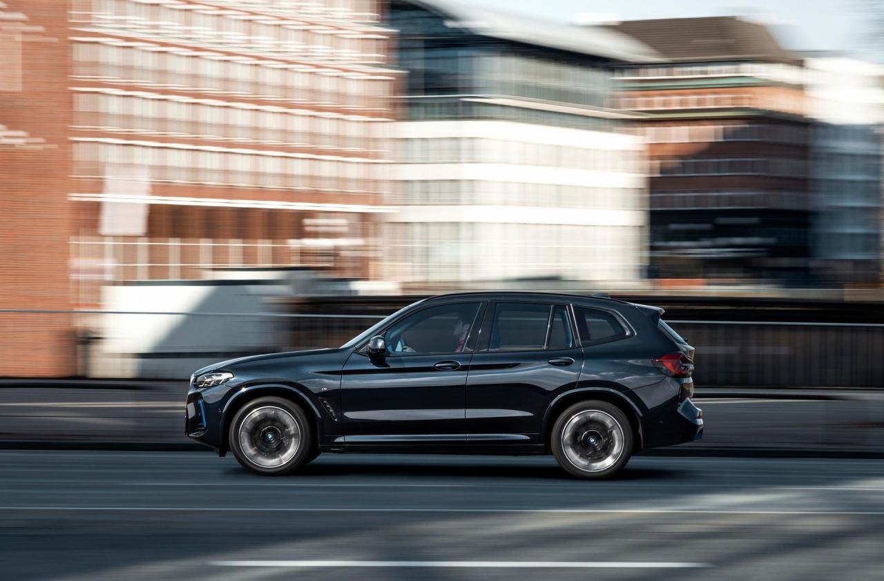 2022-BMW-iX3-16.thumb.jpg.8ac68a34221603f40b27f61e305f5489.jpg