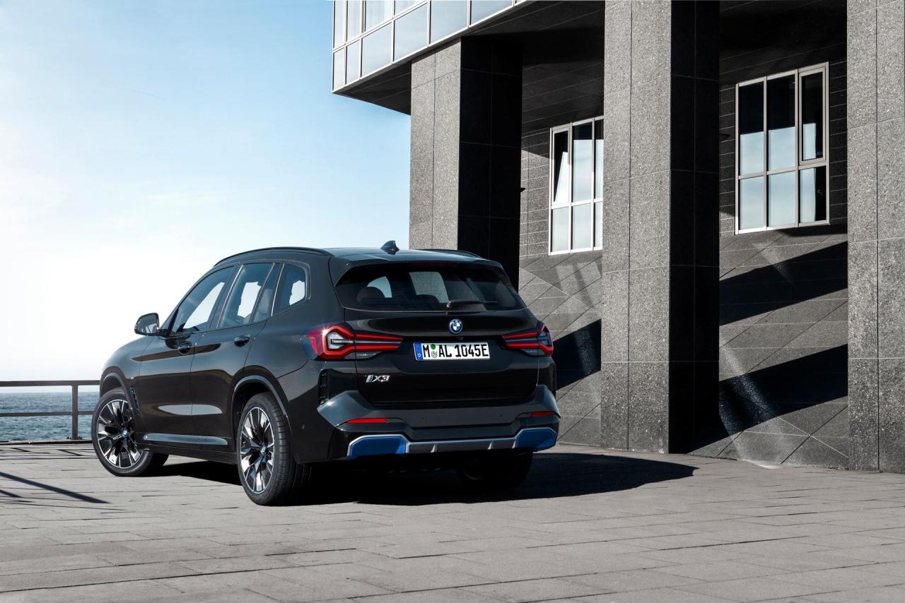 2022-BMW-iX3-19.thumb.jpg.035f08e7c8e99c852bf32fa620dfbd93.jpg
