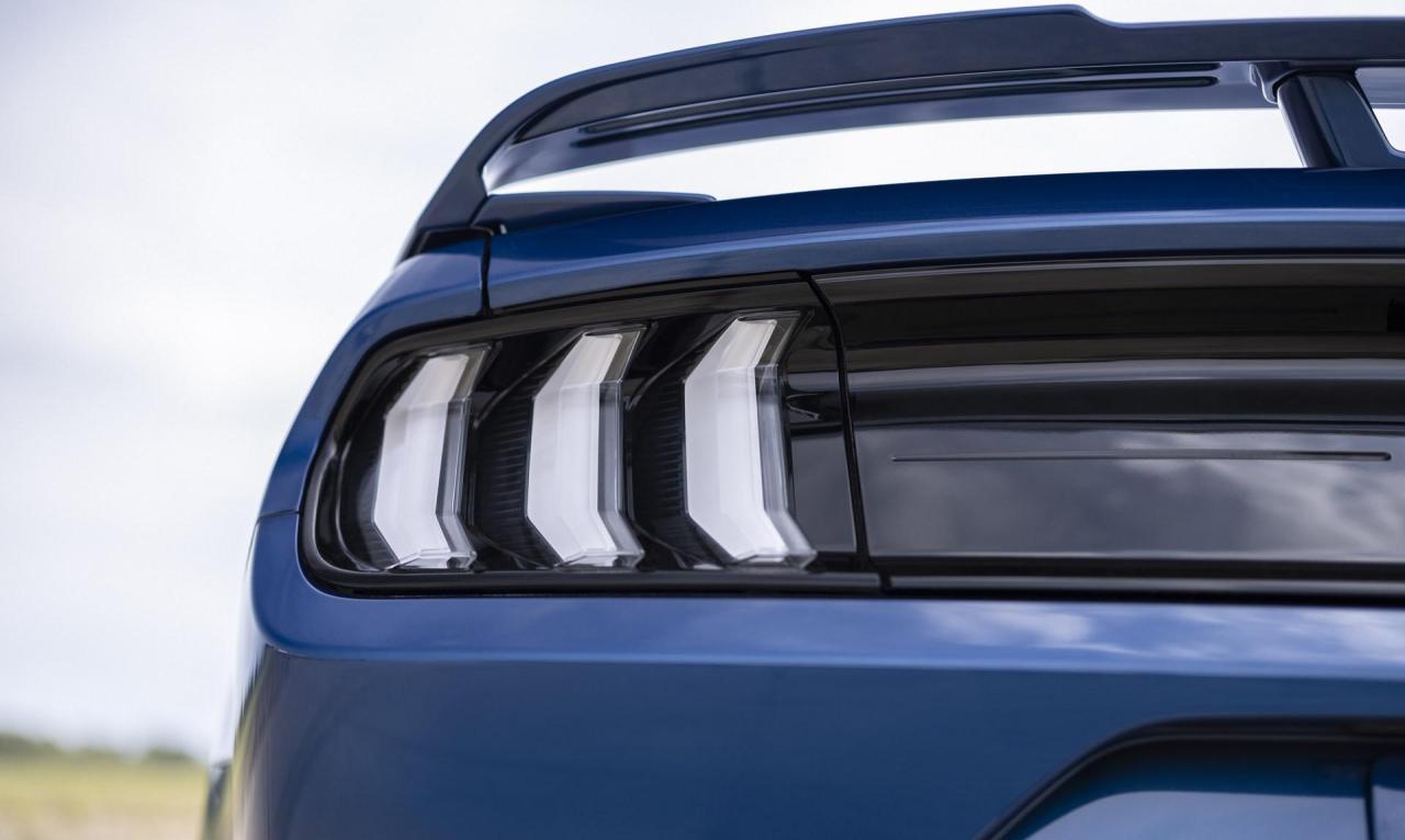 2022-Ford-Mustang-Stealth-Edition-9.thumb.jpg.9beeedd1028f50fc0a90328cb2042e7a.jpg