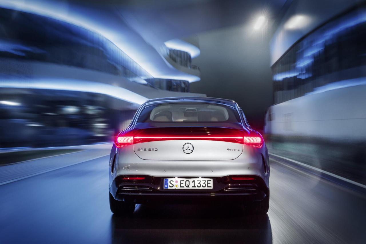 2022-Mercedes-Benz-EQS-1.thumb.jpg.3833174fd888a8e90eb75e2675a9a266.jpg
