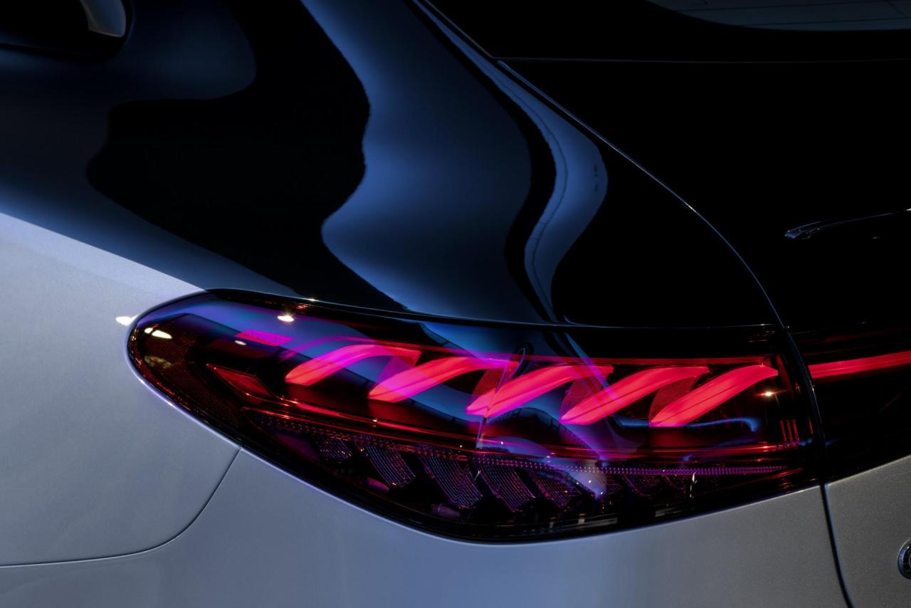 2022-Mercedes-Benz-EQS-16.thumb.jpg.2455860d722060b7e55bc5b04db53a2d.jpg