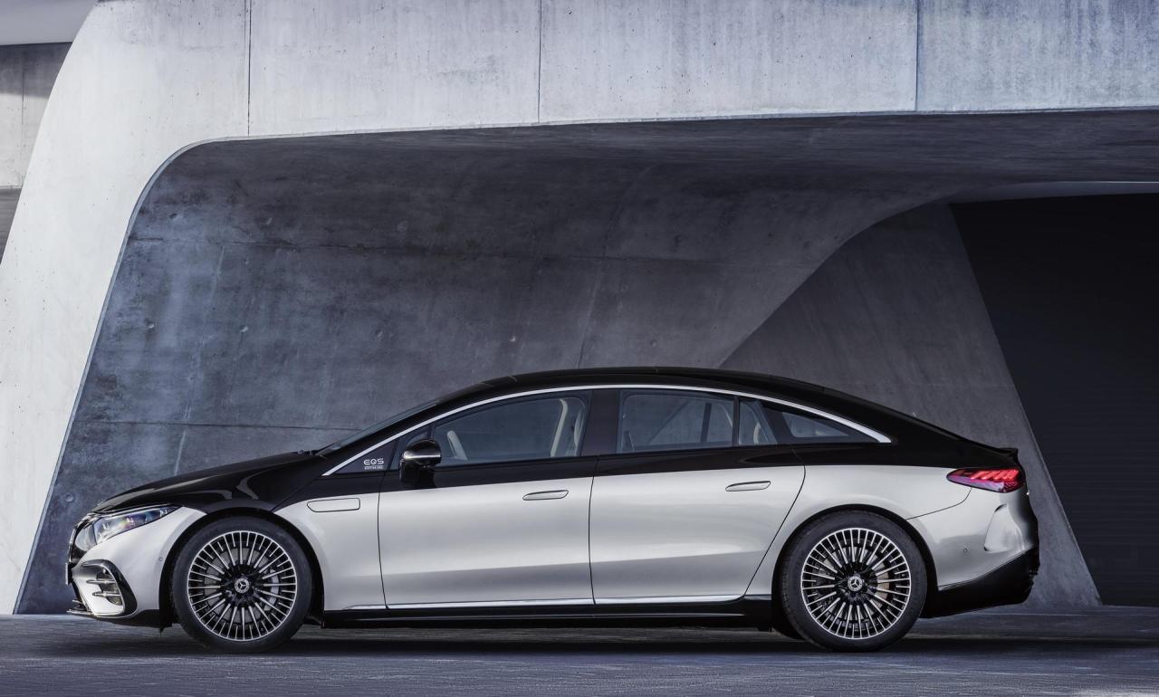 2022-Mercedes-Benz-EQS-31.thumb.jpg.adf6d75ce7d207511f263397131a900c.jpg