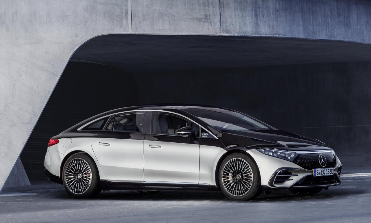 2022-Mercedes-Benz-EQS-40.thumb.jpg.88e27487415fde540ffd8d1e3e8cbad6.jpg